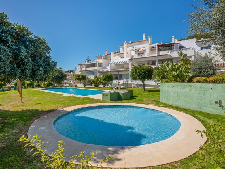 Bright south west-facing two bedroom apartment located in the gated community of Lomas de Rio Real, Marbella