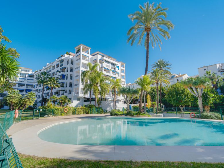 Fantastic, four-bedroom duplex penthouse, set in a prime position within the prestigious Puerto Banús, Marbella