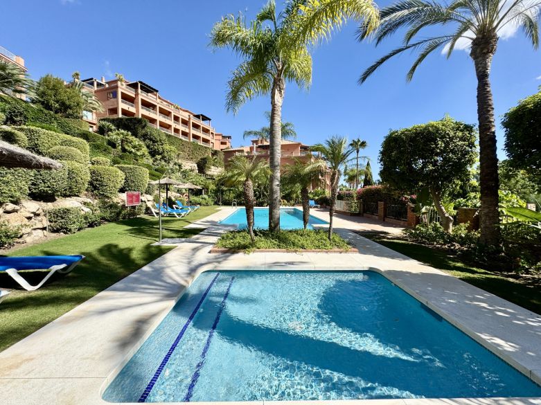 Elegant Garden Apartment with Sea Views in Prestigious Los Flamingos Golf Resort