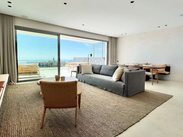 Luxury South-Facing Corner Apartment with Panoramic Sea & Golf Views in La Quinta