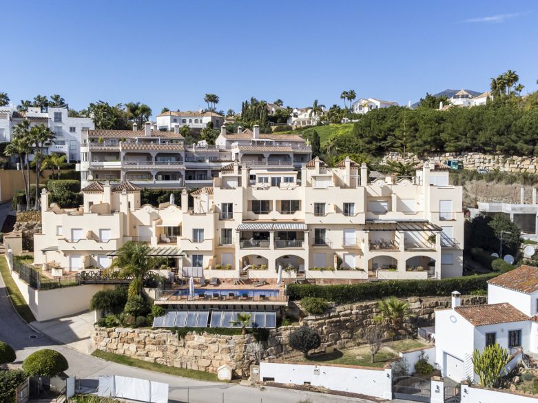 Top-Quality 4-Bedroom Penthouse in Altos de los Almendros, Benahavís