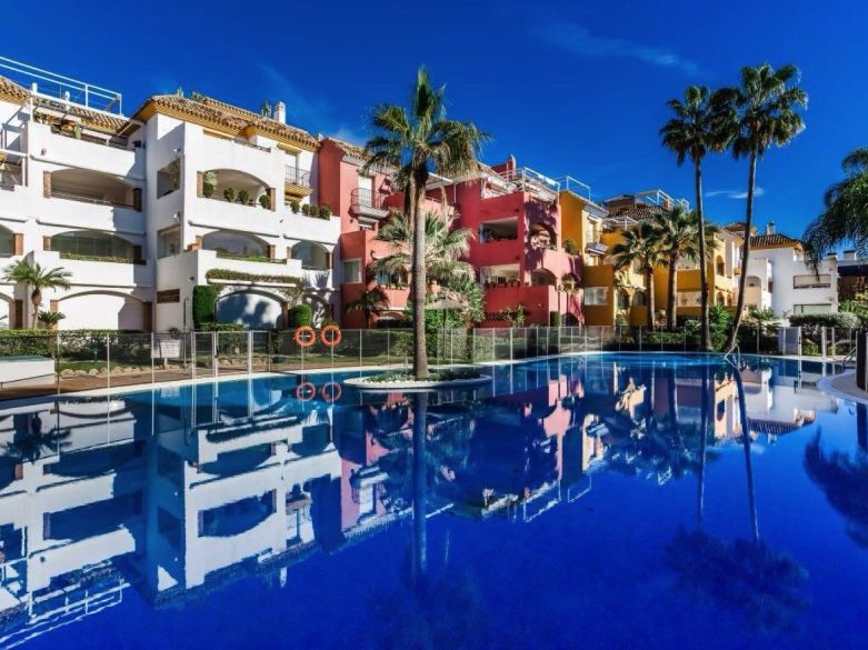 Großzügige Maisonette-Wohnung mit großen Terrassen & Solarium – Goldene Meile