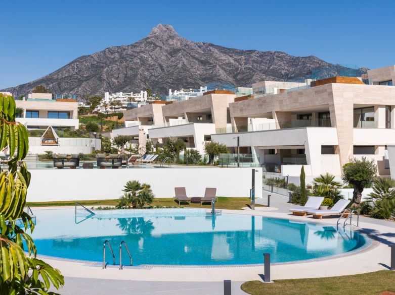 Impresionante apartamento de 4 dormitorios en planta baja en Epic Fase 3, Marbella Milla de Oro