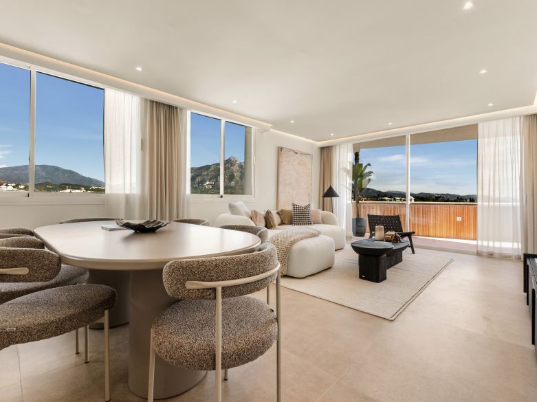 Elegant Renovated Apartment with Panoramic La Concha Views in Nueva Andalucía