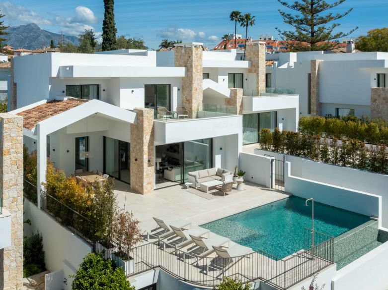 Samtida lyx Villa med pool och jacuzzi i San Pedro Alcántara