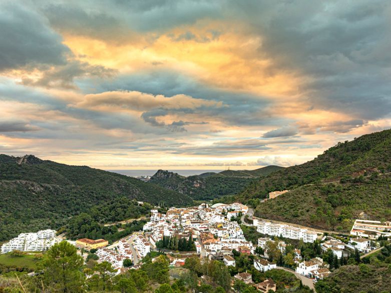 Fuente Lirios, apartamentos y áticos en el centro de Benahavís